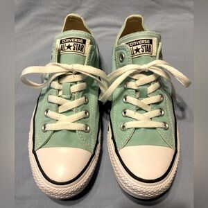 Light Green Converse All Stars Classic Unisex Sneakers. Men’s 6 Women’s 8